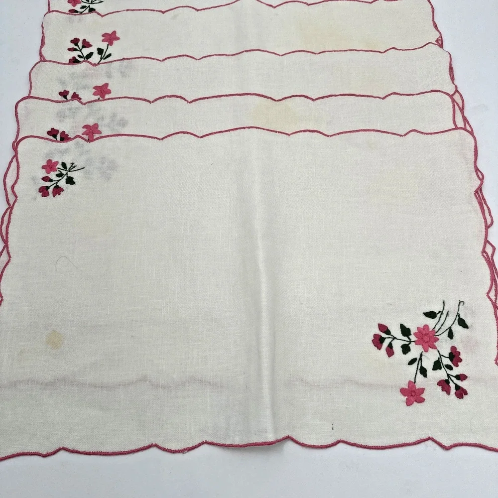 Vintage Set of 8 Floral Embroidered Placemats *Read